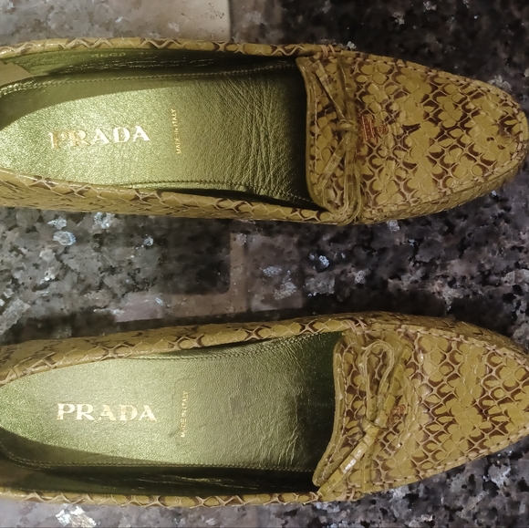 NEW! PRADA WOMEN OLIVE SNAKE SKIN LOAFERS BRAND NEW - Picture 3 of 6